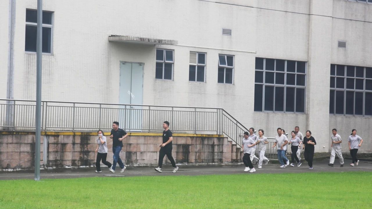 1718032055353509.jpg 1718032055353509.jpg